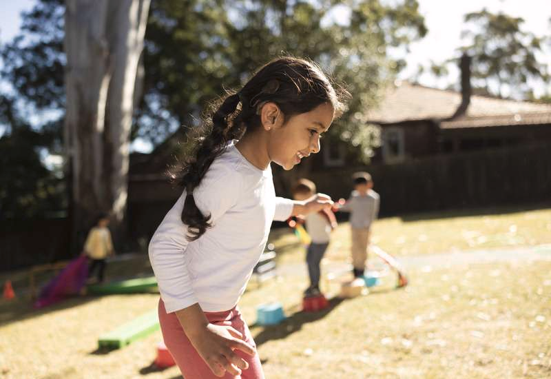 Lee más sobre el artículo Desarrollar resiliencia y confianza en un niño con un implante coclear