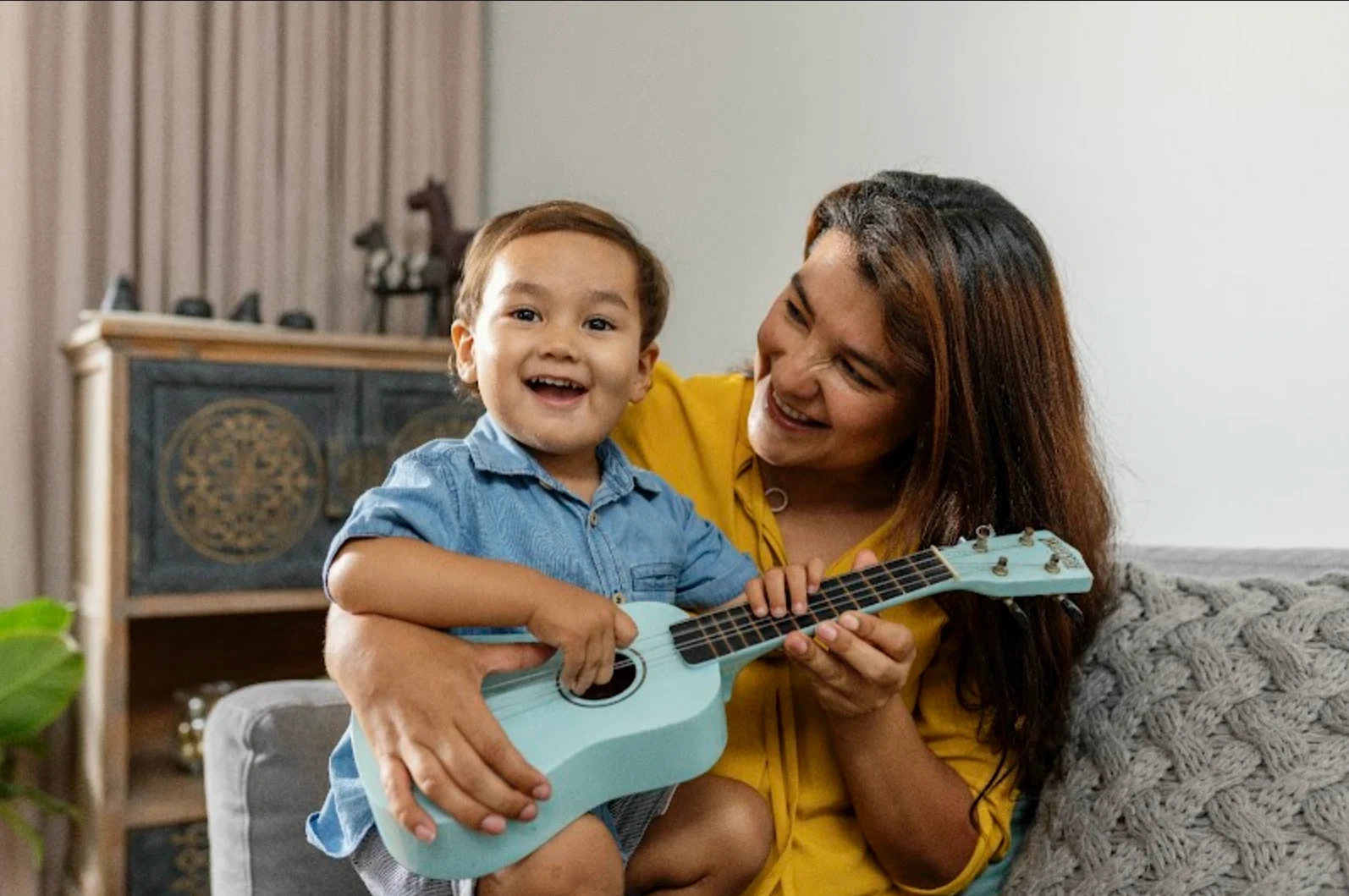 Lee más sobre el artículo 8 maneras de usar el canto y la música para estimular el cerebro de tu hijo